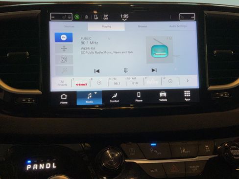 Used 2024 Chrysler Pacifica Touring-L FWD image 12