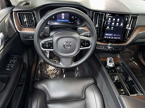 Used 2023 Volvo XC60 B5 Ultimate w/ Protection Package Premier FWD image 4