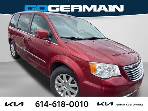 Used 2014 Chrysler Town & Country Touring FWD image 7