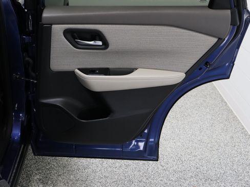 Used 2023 Nissan Rogue SV FWD image 32
