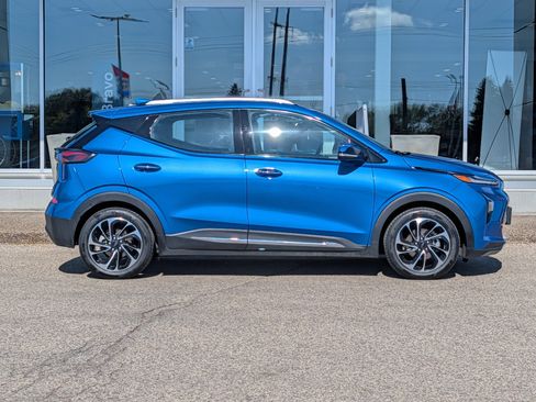 Certified 2023 Chevrolet Bolt EUV Premier w/ Sun & Sound Package FWD image 2