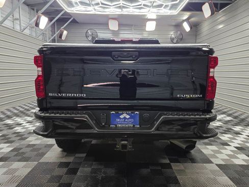 Used 2022 Chevrolet Silverado 2500 Custom w/ Custom Convenience Package AWD/4WD image 6