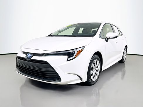 Used 2025 Toyota Corolla LE image 10
