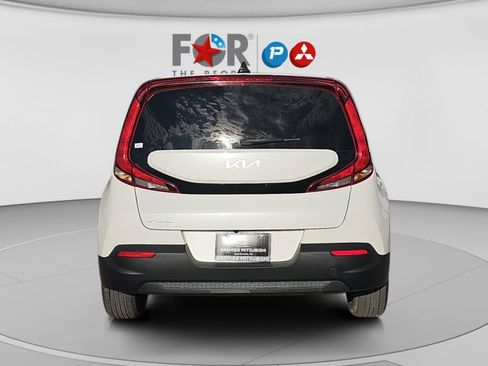 Used 2022 Kia Soul LX w/ Technology Package FWD image 4