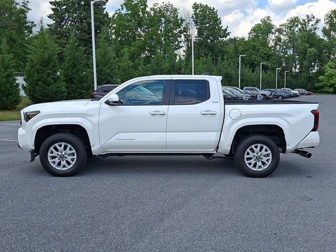 Certified 2024 Toyota Tacoma SR5 AWD/4WD image 7