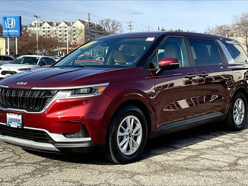 Used 2023 Kia Carnival LX image 1