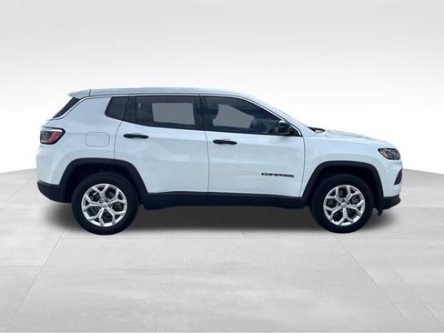 Used 2024 Jeep Compass Sport AWD/4WD image 4