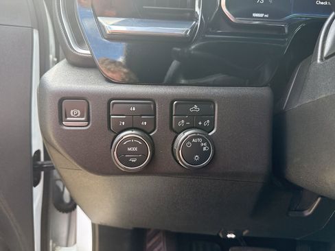 Used 2024 Chevrolet Silverado 3500 LT AWD/4WD image 15