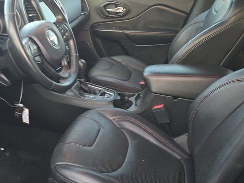Used 2019 Jeep Cherokee Trailhawk image 7