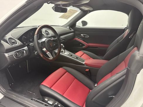 Certified 2025 Porsche 718 Boxster RWD image 6