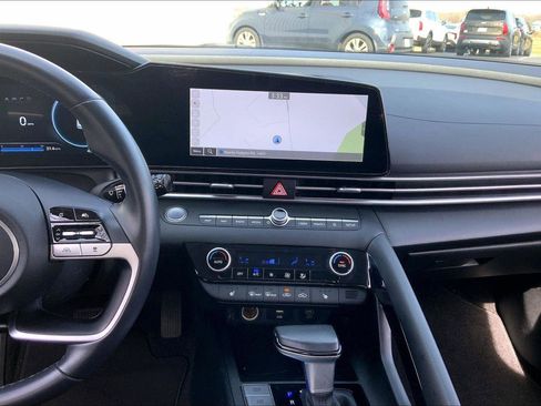 Used 2024 Hyundai Elantra SEL w/ Convenience Package image 6