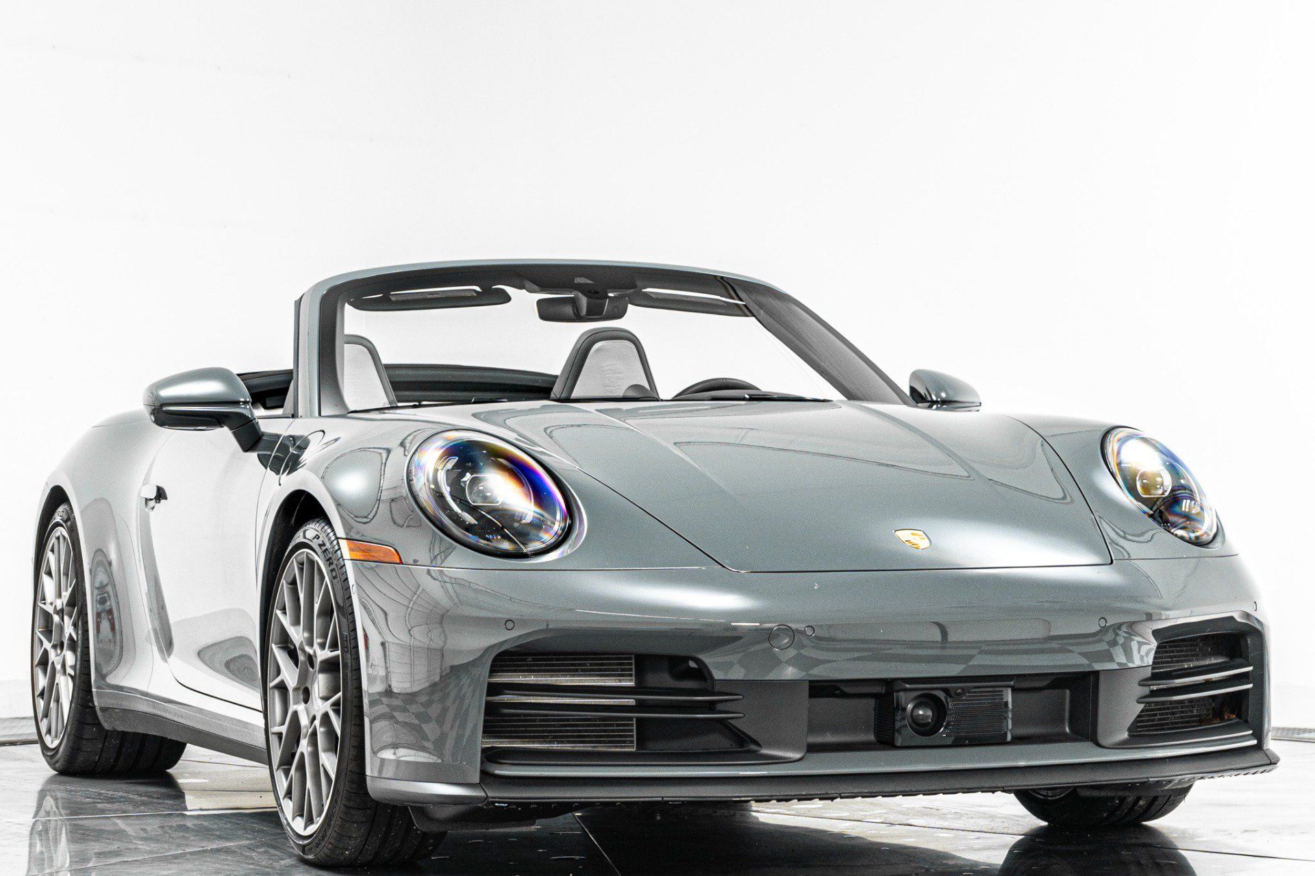 Used 2025 Porsche 911 Carrera RWD image 3
