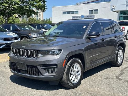 Used 2023 Jeep Grand Cherokee Laredo w/ Luxury Tech Group I AWD/4WD image 6