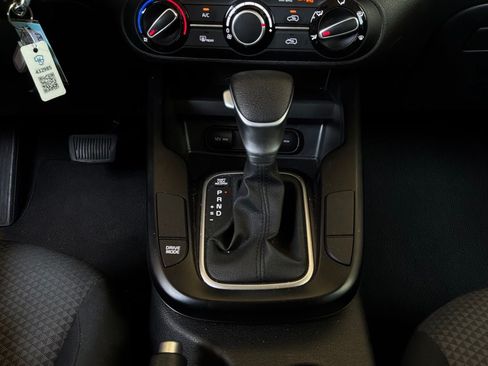 Used 2025 Kia Soul LX w/ LX Technology Package FWD image 21
