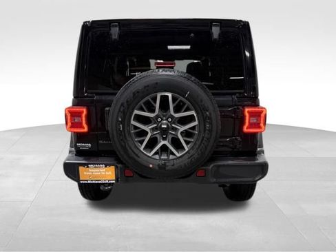 Certified 2025 Jeep Wrangler Unlimited Sahara AWD/4WD image 11