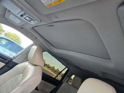 Certified 2020 Toyota Highlander XLE AWD/4WD image 17