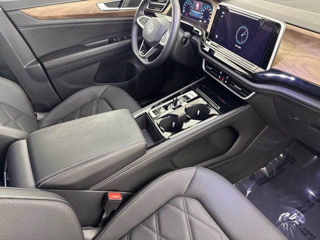 Used 2024 Volkswagen Atlas SE w/ Black Wheel Package AWD/4WD image 25