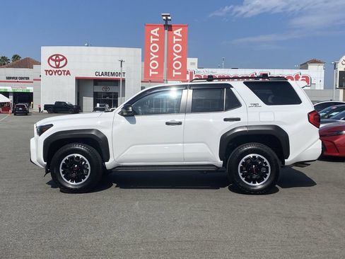 Certified 2025 Toyota 4Runner TRD Off-Road Premium AWD/4WD image 40