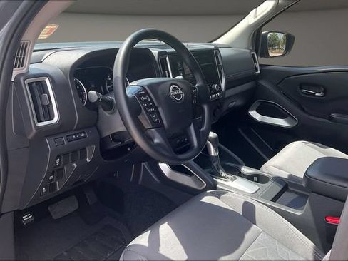 Used 2025 Nissan Frontier SV RWD image 11