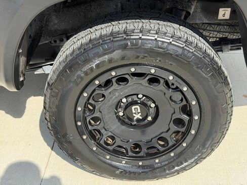 Used 2017 Toyota Tacoma SR5 w/ Tow Package RWD image 12