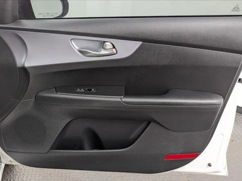Used 2022 Kia Forte LXS FWD image 22