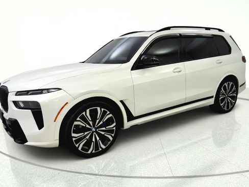 Used 2023 BMW X7 xDrive40i w/ M Sport Package AWD/4WD image 3