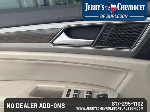 Used 2019 Volkswagen Atlas SEL R-Line FWD image 16