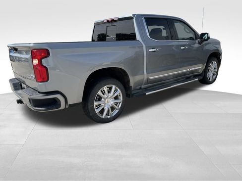 Used 2024 Chevrolet Silverado 1500 High Country w/ High Country Premium Package AWD/4WD image 4