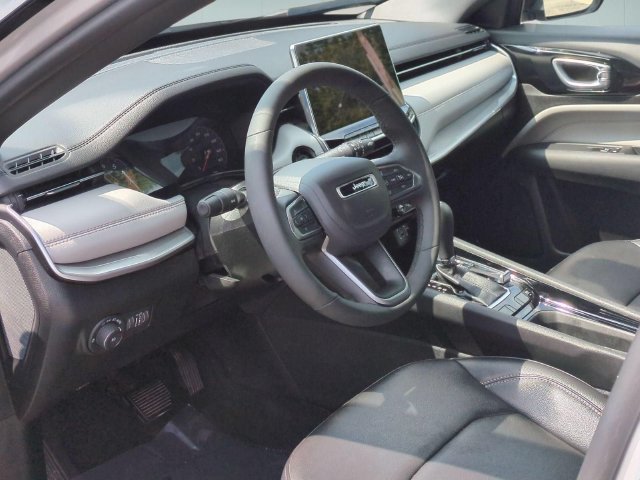Used 2025 Jeep Compass Limited AWD/4WD image 11