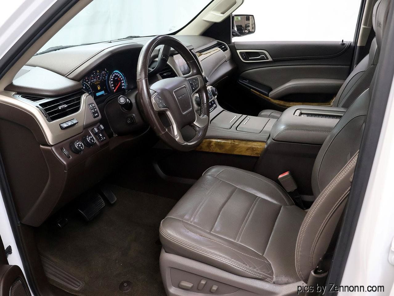 Used 2017 GMC Yukon XL Denali w/ Open Road Package AWD/4WD image 11