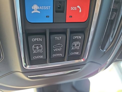 New 2025 Jeep Grand Cherokee Limited w/ Luxury Tech Group II image 69