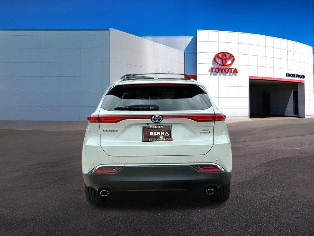 Used 2022 Toyota Venza XLE AWD/4WD image 8