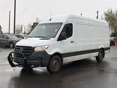 Used 2021 Mercedes-Benz Sprinter 2500 image 2