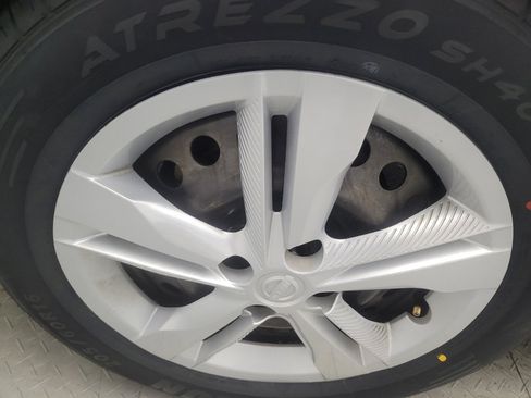 Used 2020 Nissan Kicks S FWD image 31