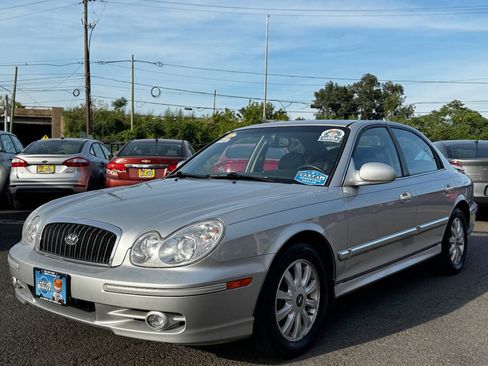 Used 2005 Hyundai Sonata LX FWD image 2