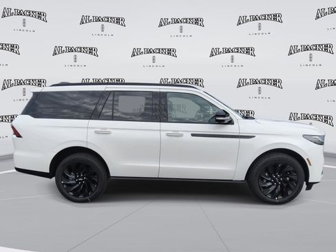 New 2026 Lincoln Navigator Reserve w/ Jet Appearance Package AWD/4WD image 6