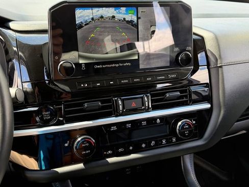 Certified 2025 Nissan Pathfinder SL image 19