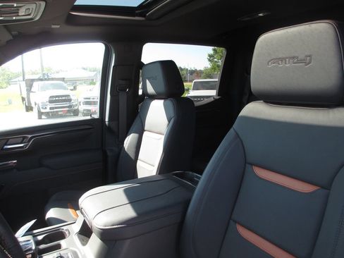 New 2026 GMC Sierra 1500 AT4 w/ AT4 Premium Package AWD/4WD image 14