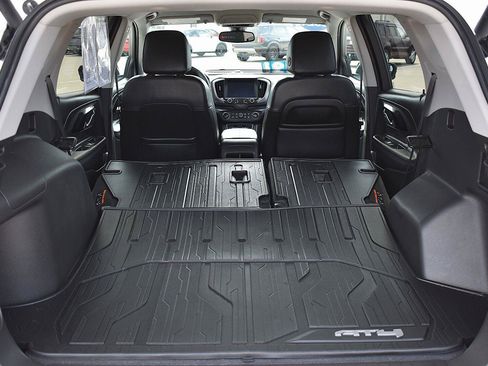 Used 2024 GMC Terrain AT4 w/ LPO, Floor Liner Package AWD/4WD image 17