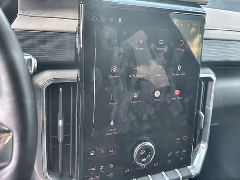 Certified 2026 GMC Acadia Elevation w/ Elevation Premium Package FWD image 13