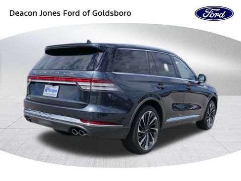Used 2023 Lincoln Aviator Reserve w/ Equipment Group 201A image 3