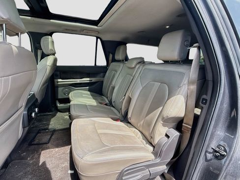 Used 2018 Ford Expedition Max Limited RWD image 24
