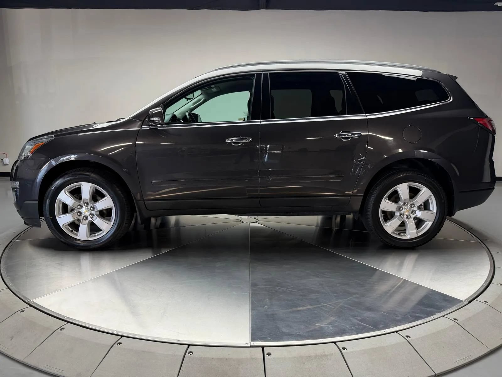 Used 2016 Chevrolet Traverse LT w/ Style and Technology Package FWD image 4