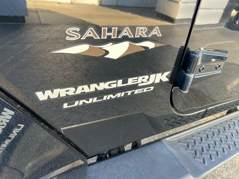 Used 2018 Jeep Wrangler Unlimited Sahara w/ Dual Top Group image 3