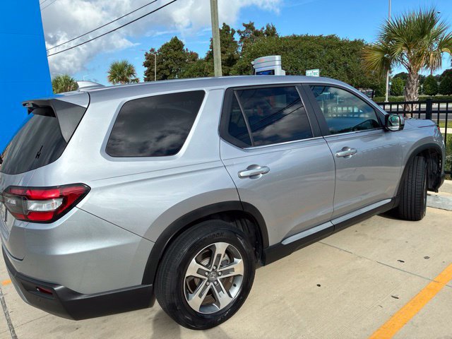 Used 2025 Honda Pilot EX-L image 7