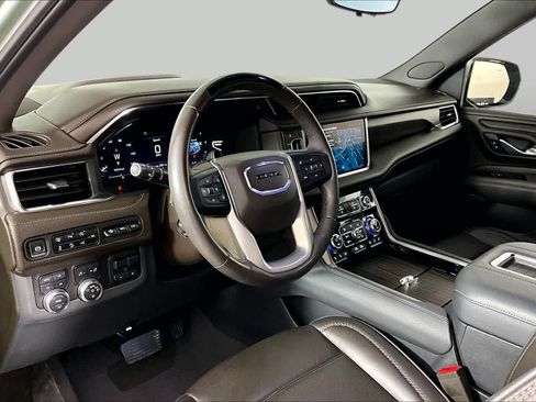 Used 2024 GMC Yukon Denali w/ Advanced Technology Package AWD/4WD image 17