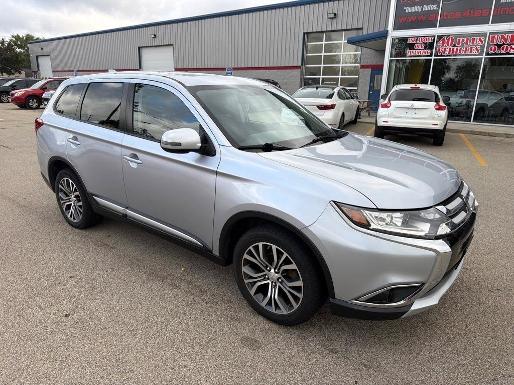 Used 2017 Mitsubishi Outlander SE AWD/4WD image 2