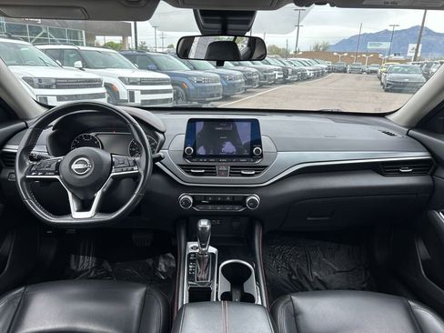 Used 2023 Nissan Altima 2.5 SR FWD image 11
