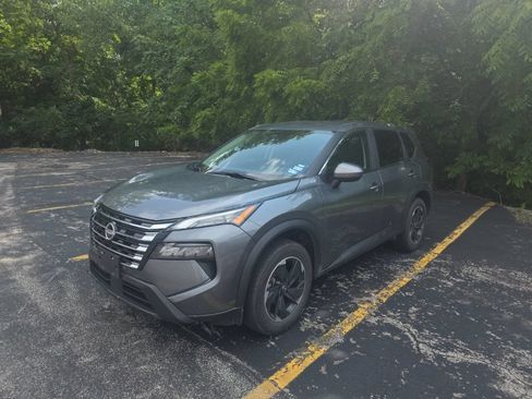 Used 2024 Nissan Rogue SV FWD image 1