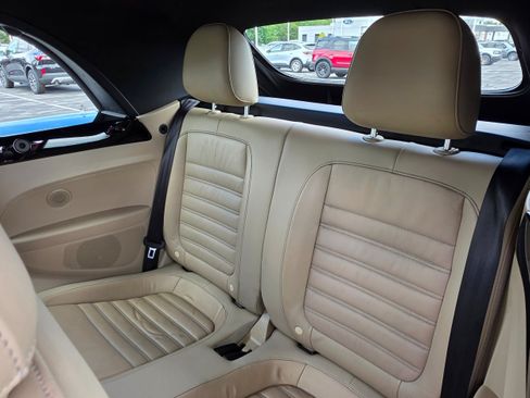 Used 2014 Volkswagen Beetle R-Line FWD image 9